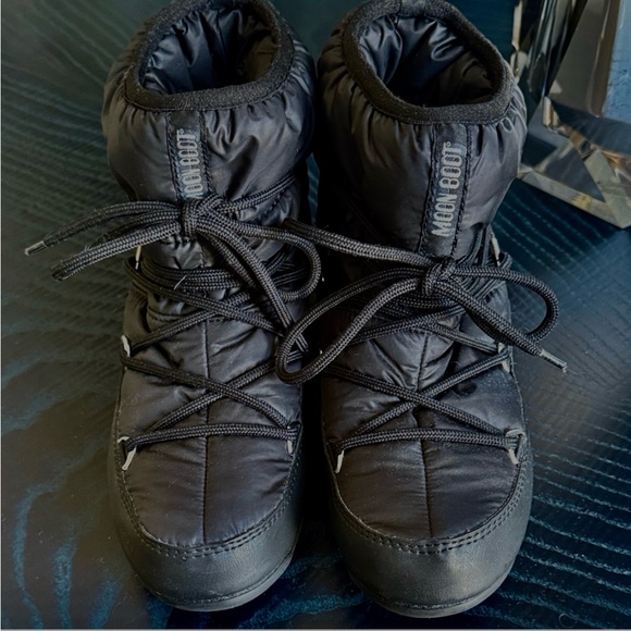 Moon Boot Kids Black Snow Boots - Picture 1 of 4